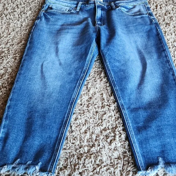 KanCan Distressed Denim Capris Size 13 - Picture 2 of 8